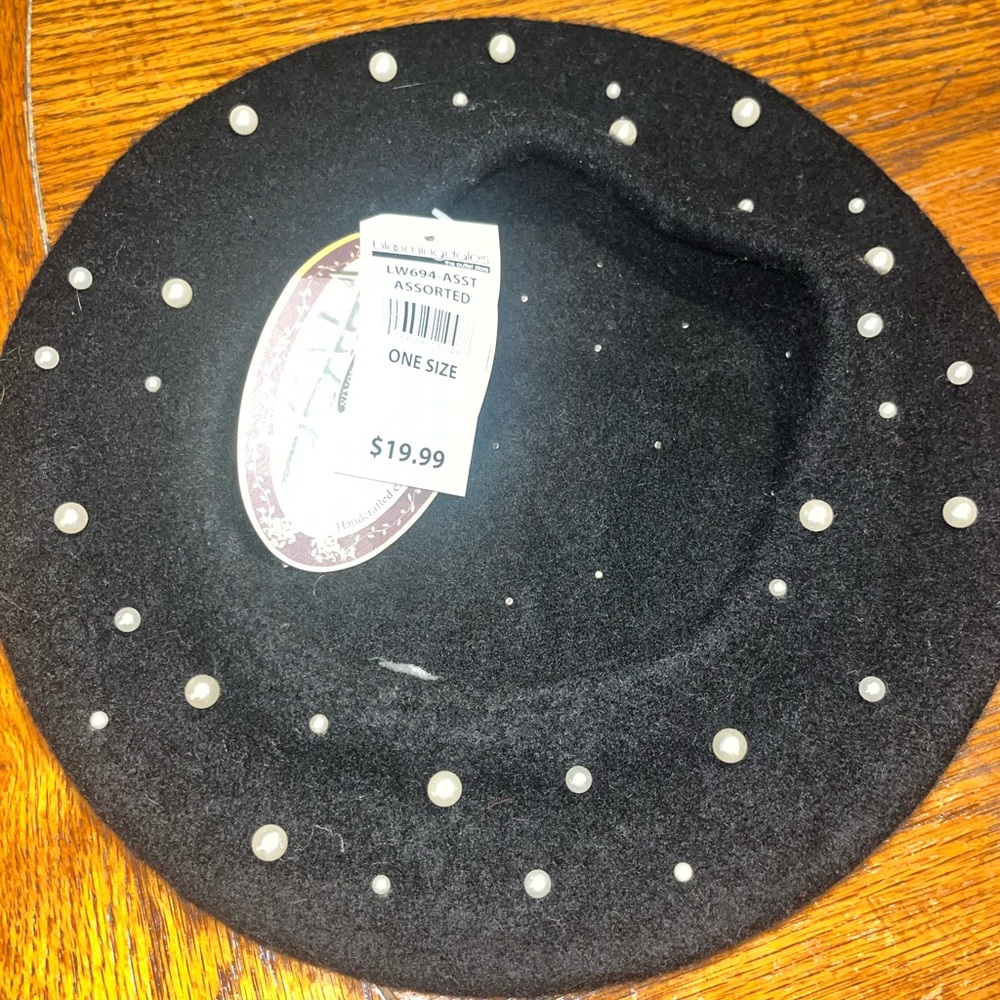 🆕 Black Beret with Pearl Accents